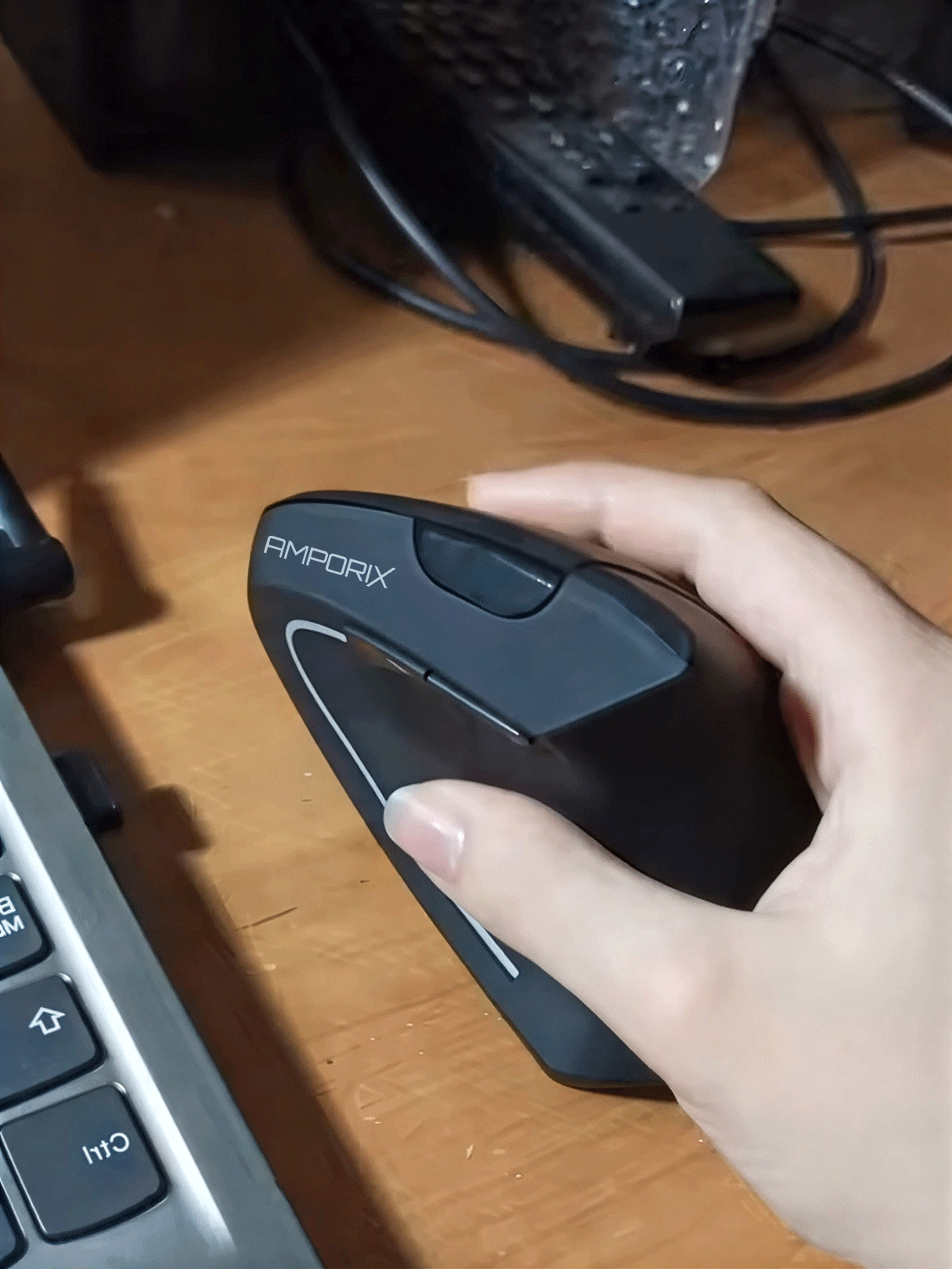 Client utilisant la souris ergonomique